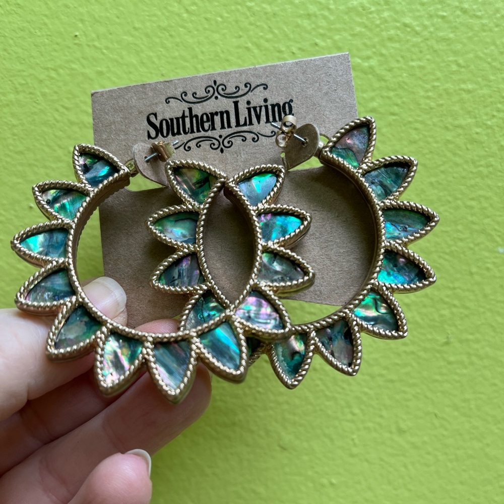 Gorgeous Southern Living Shell-Accent Earrings!